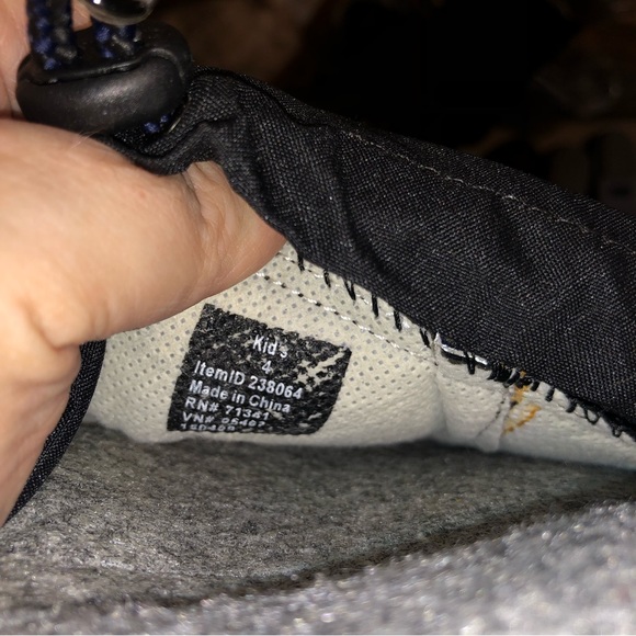 Ll bean youth winter snow boots size 4 - Picture 8 of 8